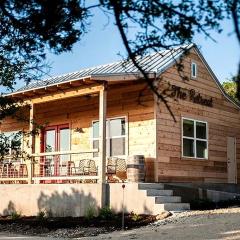 Wonderful Open-Plan Cottage for a Fantastic Family Retreat to Texas Hill Country near Dripping Springs, Texas