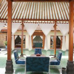 Villa Joglo Kawung - City Centre Paradise with Pool