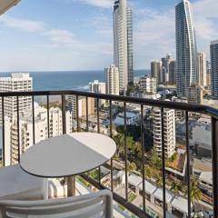 Paradise Lookout - Steps to Beach, Shops and Dining