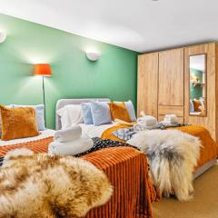 Harbour Mews Stylish 4BR House By AltoLuxo Short Lets & Serviced Accommodation With Free WiFi & Parking