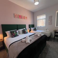 Syster Properties Comfortable Leicester Glen Cottage Stay with Free Parking LE3
