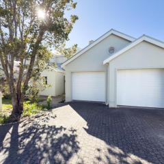 Stylish 4BR Haven w Golf Course Views by the Sea