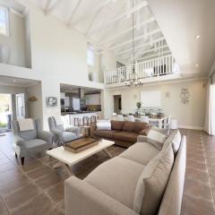 Stylish 4BR Haven w Golf Course Views by the Sea