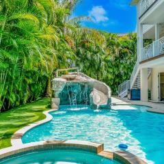 Tropical Hideaway - Luxury home near dining & beach