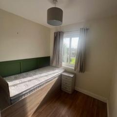 3 Bed Spacious House in Golf Links Road