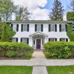 Historic 98 Fire Pit Game Room & Dog Friendly
