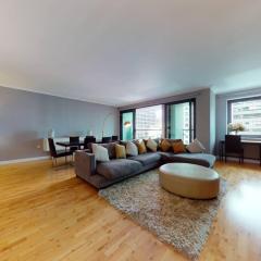 3 Bed 3 Bath Luxury Penthouse With River & City Skyline Views