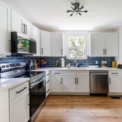 Modern Knoxville Stay - Hot Tub & Grill - Fast WiFi