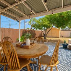 Cozy Pet Friendly Escape with Outdoor Dining