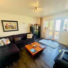 Stylish 2BD Flat with Parking Beckenham