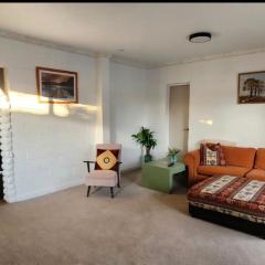 peaceful quiet Granny Flat close to the lake, park