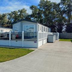 75 Orchard Mount, 3 bed luxury caravan Skirlington