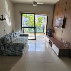 Lindo apartamento reformado a duas quadras da praia da Enseada