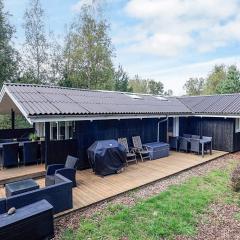 6 person holiday home in Ålbæk