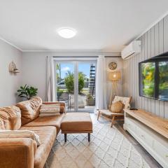 Oaklight on Truro - Steps to Torquay Beach and Dining
