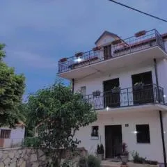 Apartment and Room Mare Vrlika