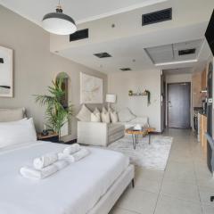 Chic JLT Studio, Lake View, Pool, Metro Access