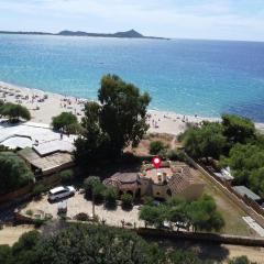 Villa dei Pirati, sulla spiaggia di Campus