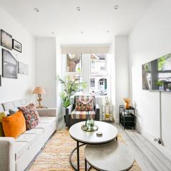 Modern 2-Bedroom Home near Tooting Broadway