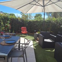 Lovely apartment with private garden and a swimming-pool