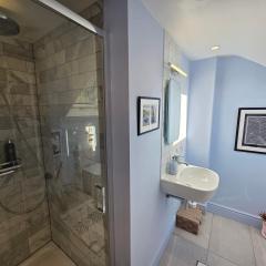 Modern 3BR Garden Home Leyton