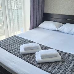 Cozy apartment by the sea with a view of the mountains