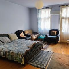 Main street, BIG flat- center