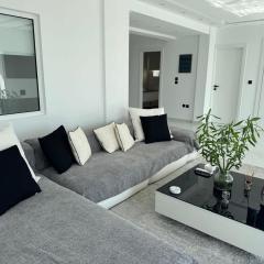 Seaview Serenity - Modern Retreat in Alimos