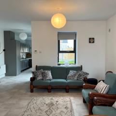 Sunberry 2 Bright Modern Entire Home, Headford