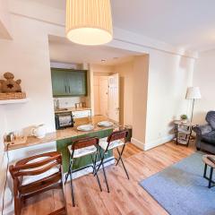 Kensington 1-Bed Flat with Private Garden near Olympia London, Earl's Court, Holland Park