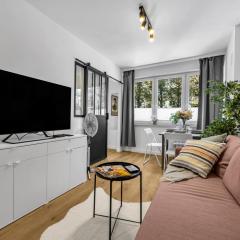 Downtown Apt - Trams&Bus Nearby - by Rentujemy