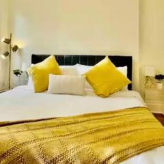 Very comfortable 2 bdrm Condo in French Quarters