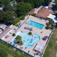 Mobil home dans camping familial piscine