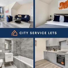 City Service Lets - Large Cheam 1 bed with parking - Long stays welcome