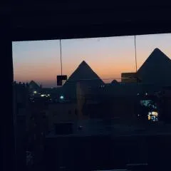 Golden Pyramids Night hotel