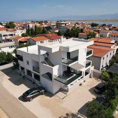 Apartments with parking space Vir - 12692