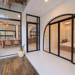 4BR Modern Villa walking dist to Sidewalk Jimbaran