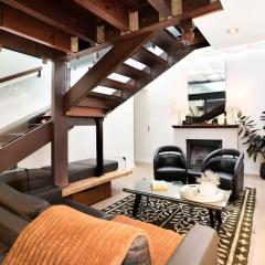 Timber & Tide Loft - Striking Design by the Beach