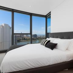 Gorgeous views 2BR2B apt free parking pool gym