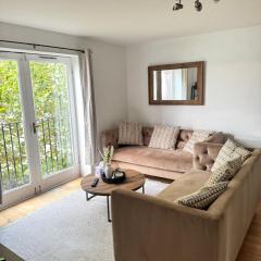 C&S Luxe - Riverside retreat ,London, Near 02 Arena has Free Parking and perfect for Long Stays