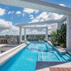 Bright Bowen Hills Apartment, Close to City Life
