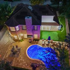 New Luxury Getaway - Two King Beds, Heated Pool, Outdoor Grill & 1Gbps Wifi