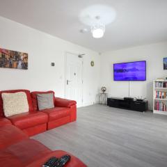 Modern 3BR Home with Garden and Parking MCR Central