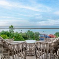 Cozy 2-Bed Apt by the Sea Beach - KBR37