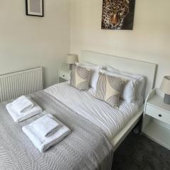 Simonside Apartment - Sleeps 6 -Parking