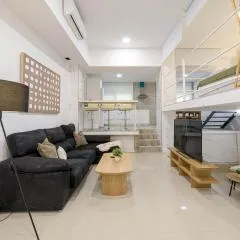 WintowinRentals Renovated loft with garage next to Huelin Beach