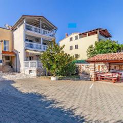 Amazing Apartment In Banjole With Wifi