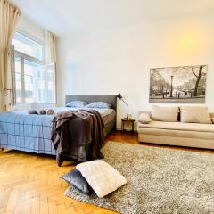 Lovely 2BR Apt, 7- Min to Westbahnhof