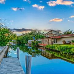 Nokomis Waterfront Unit Walk to the Beach and Dining