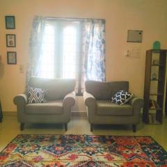 DREAMY cosy 2bhk, Just 6 mins to Whitetown and Beach SAPPHIRE